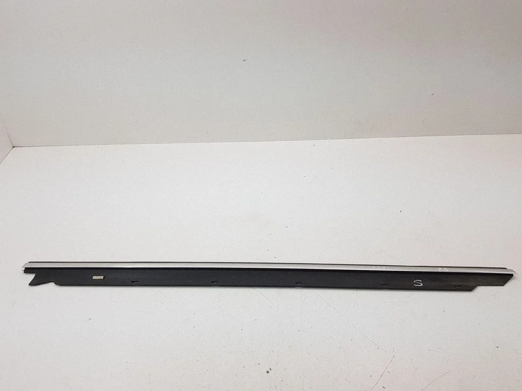 Tagaukse klaasi liist 4B0853763J