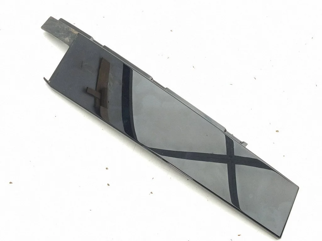 Front door glass trim molding A1777220100