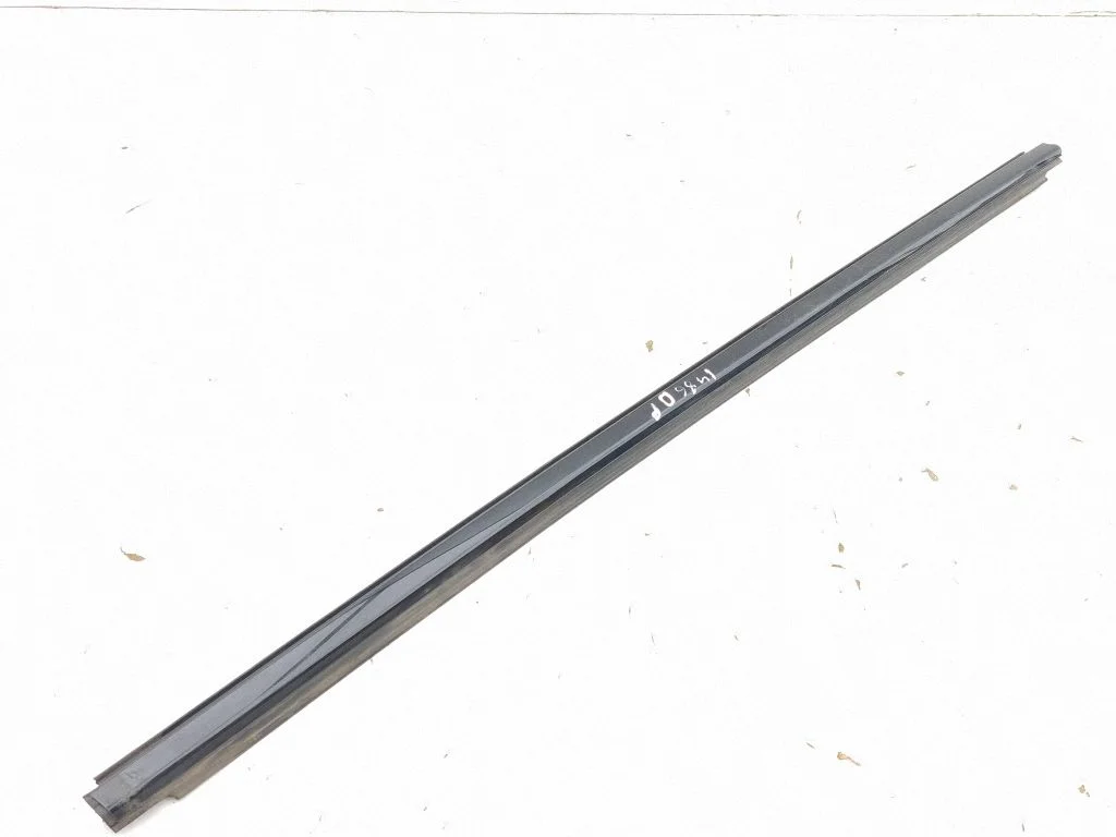 Listwa szyby drzwi przednich LJ8BR20562AD