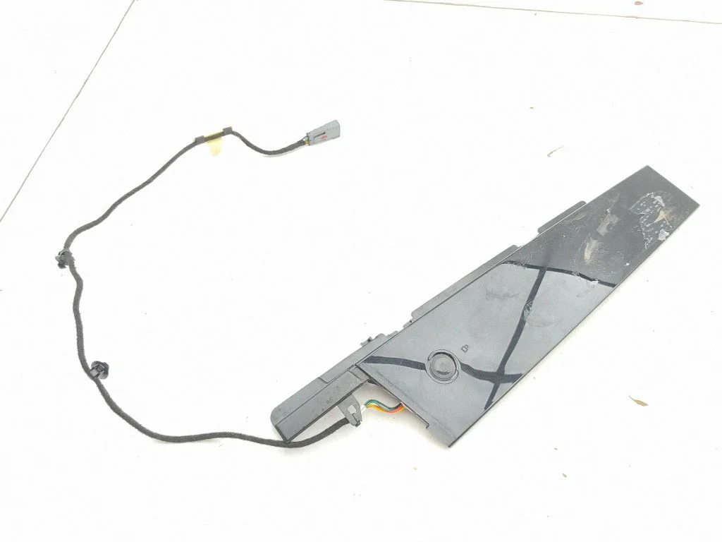 Listwa szyby drzwi przednich LJ8BR20899AGW