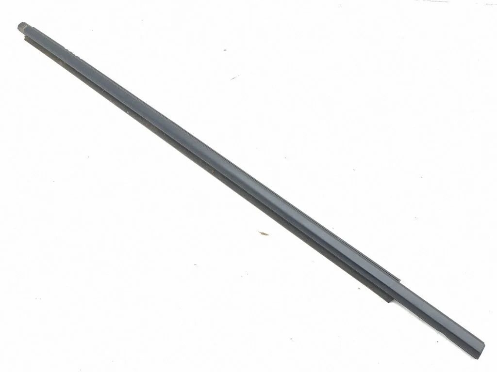 Front door glass trim molding – right