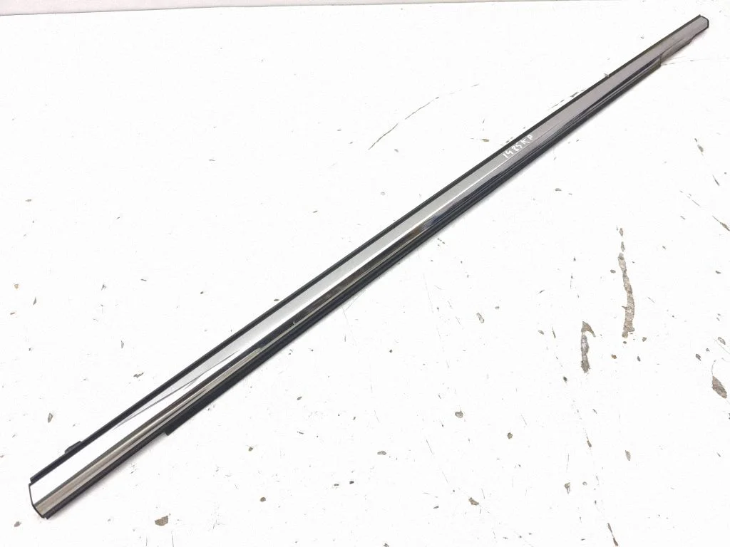 Listwa szyby drzwi przednich EG21FRL