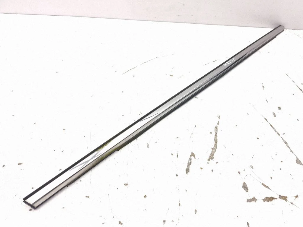 Listwa szyby drzwi przednich EG21FFR