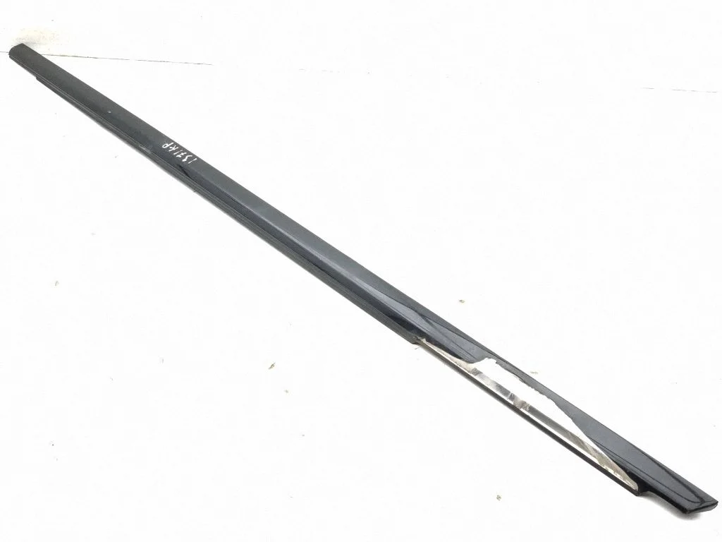 Esiukse klaasi liist A1677201302