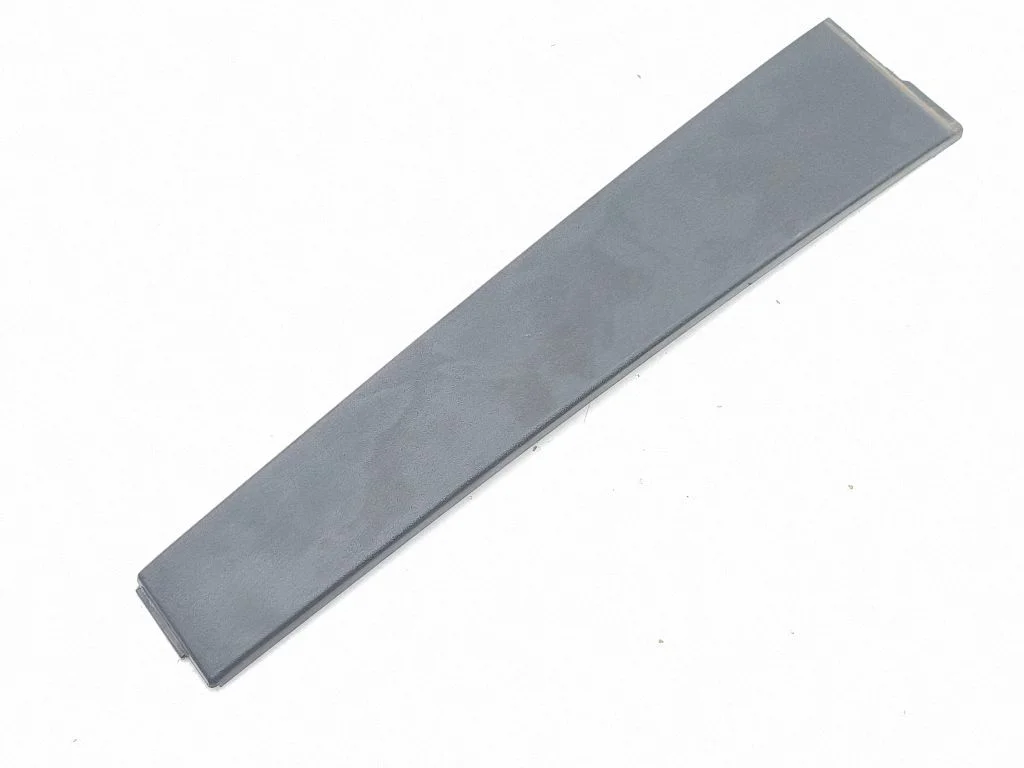 Esiukse klaasi liist 83260AT000