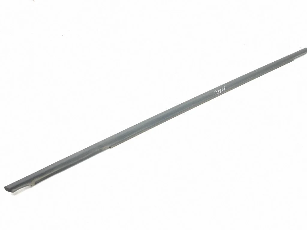 Front door glass trim molding – right