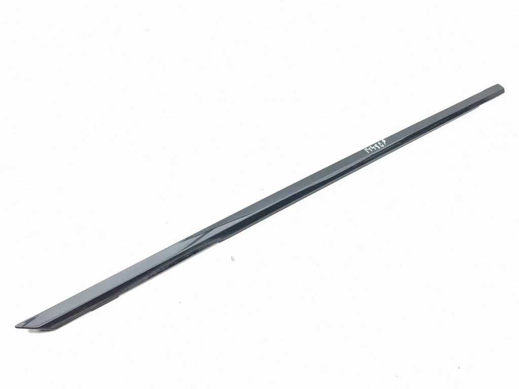 Front door glass trim molding – right