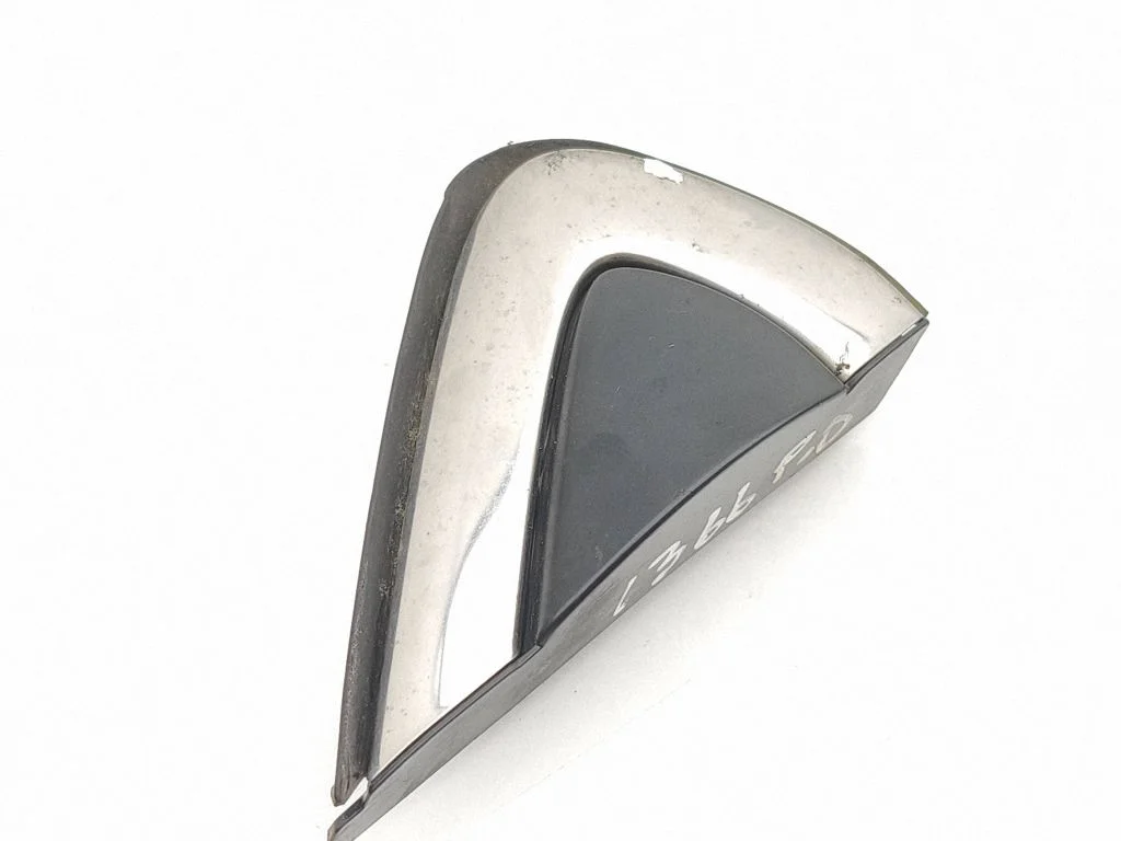 Front door glass trim molding – right