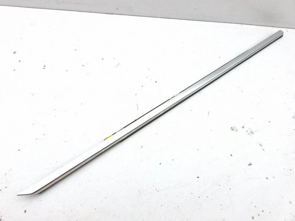 Front door glass trim molding – right