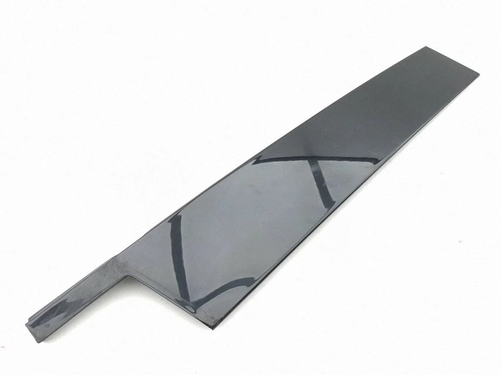 Front door glass trim molding X2586900187
