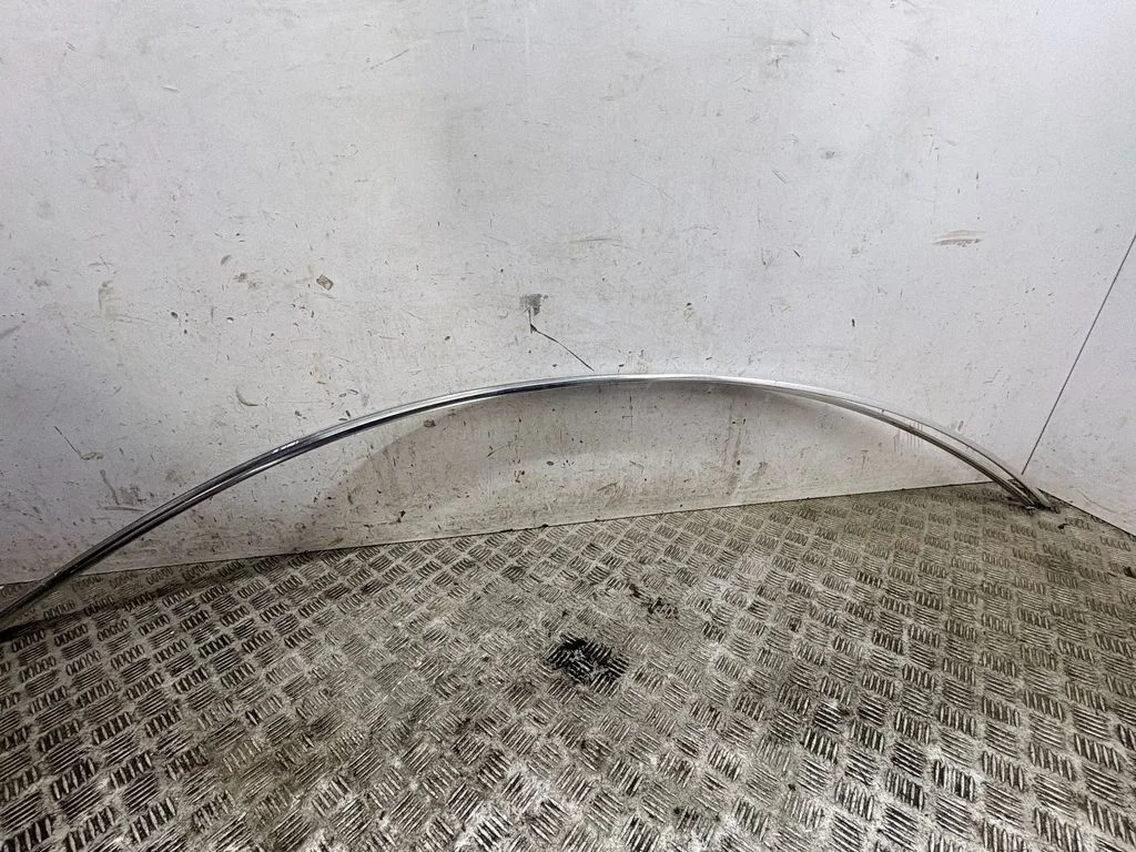 Front door glass trim molding A2186901239