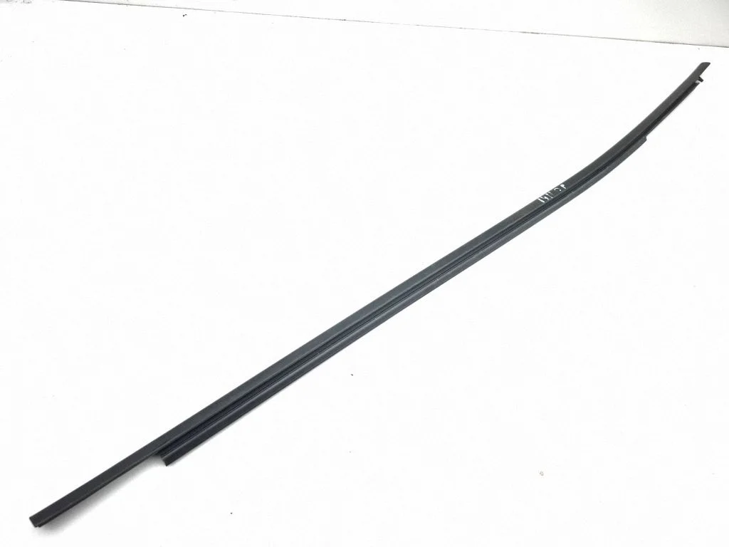Front door glass trim molding – right
