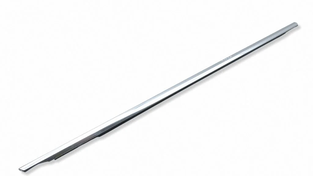 Front door glass trim molding – right