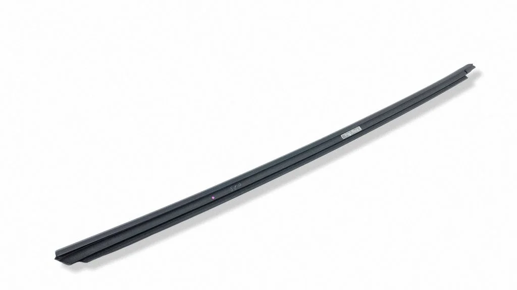 Front door glass trim molding – right