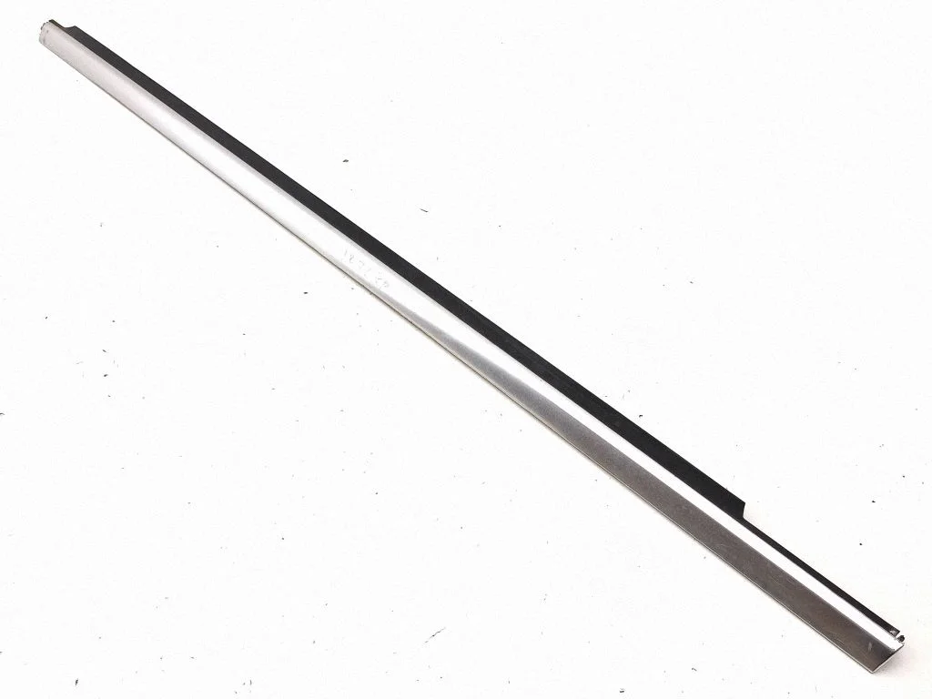 Front door glass trim molding – Mercedes-Benz ML-Class W166 (2012-2017)