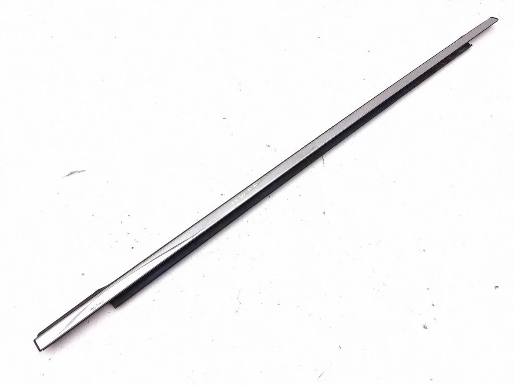 Front door glass trim molding – right
