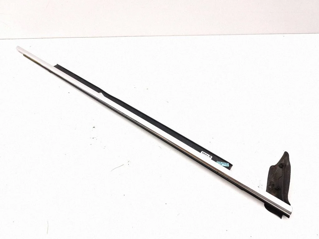 Front door glass trim molding – right
