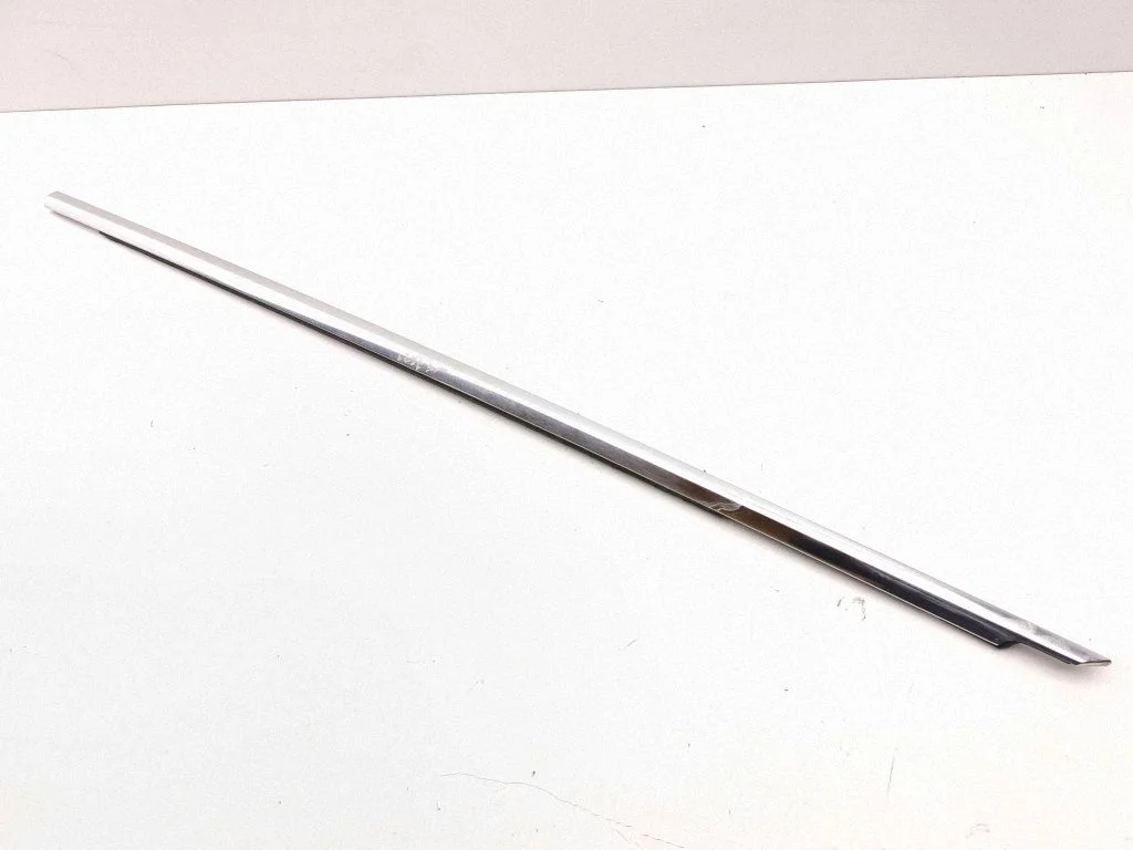 Front door glass trim molding – left