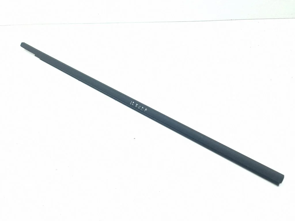 Front door glass trim molding – right