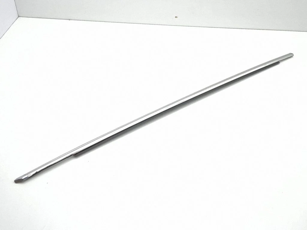 Front door glass trim molding – Lexus IS 220D-250-350 (2006-2013)