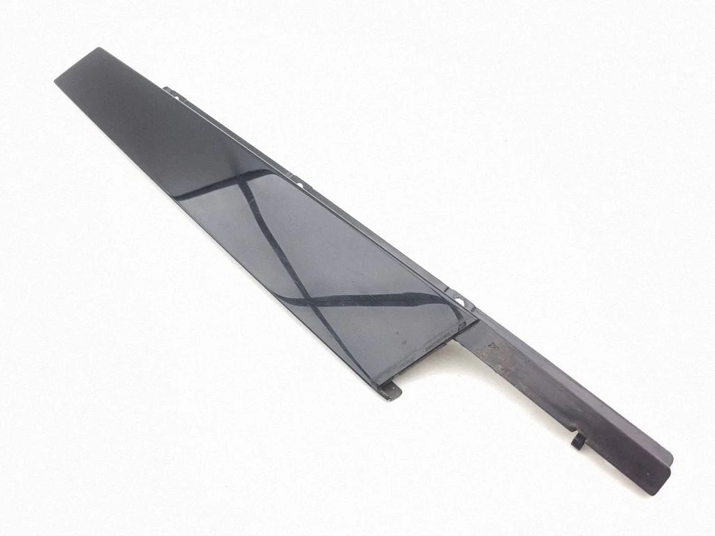 Front door glass trim molding 8W0837902