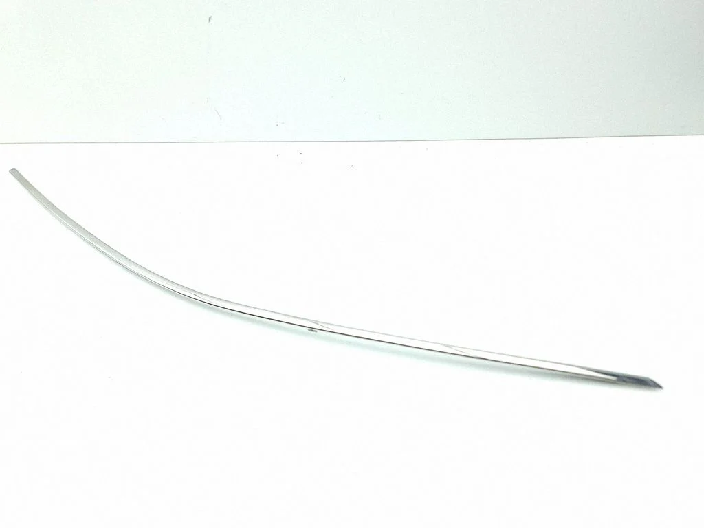 Front door glass trim molding – left