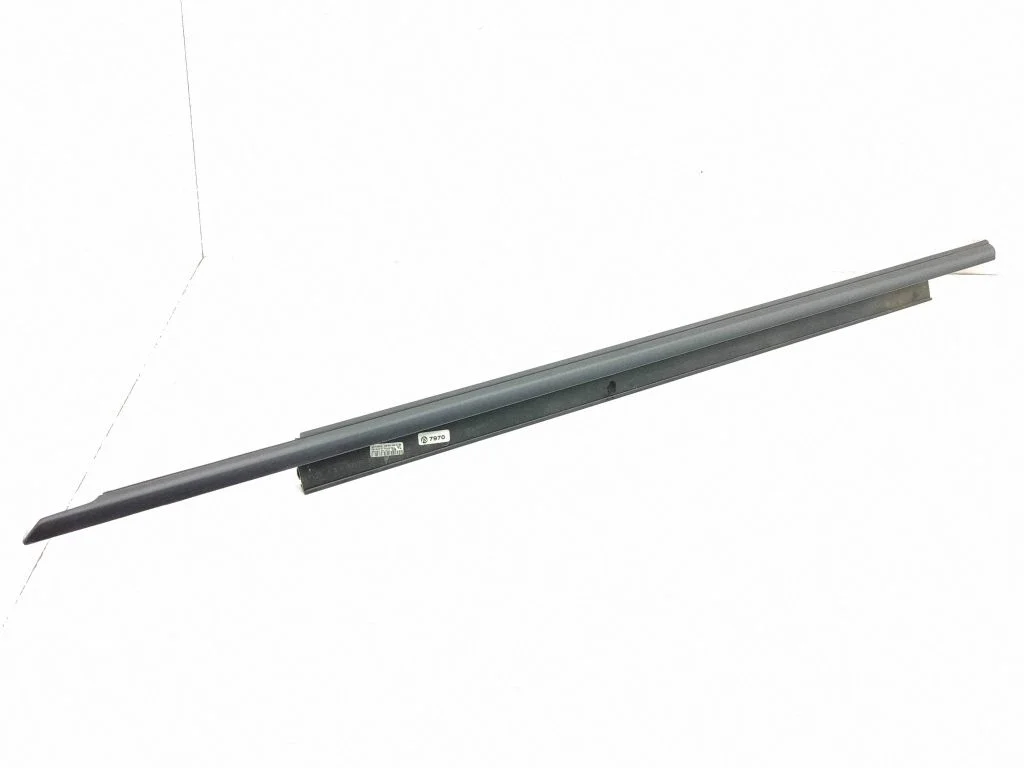 Front door glass trim molding 4G8853283