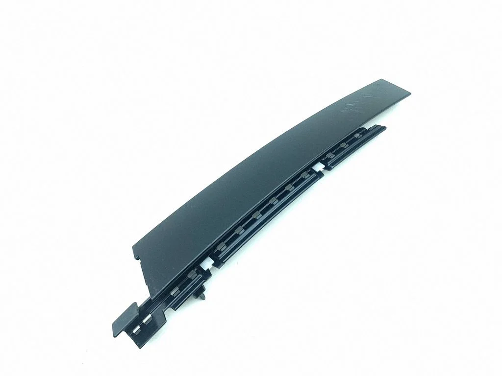 Front door glass trim molding LJ6BS20898AA