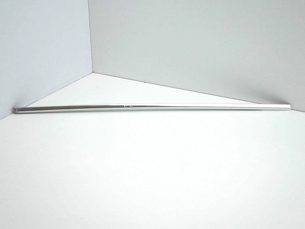Front door glass trim molding – right