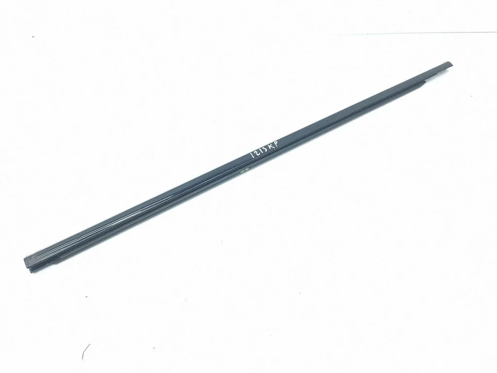 Listwa szyby drzwi przednich – lewa