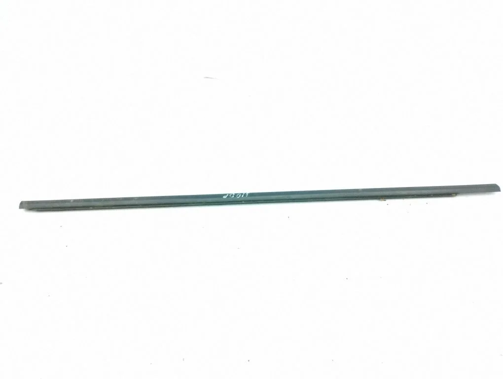 Front door glass trim molding – right