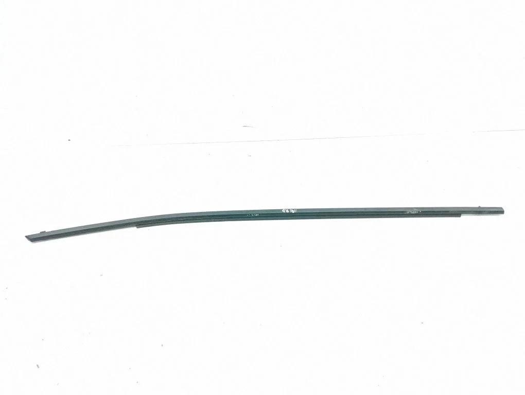 Front door glass trim molding – right