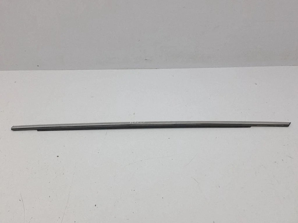 Front door glass trim molding – Lexus IS III XE30 (2013-2020)