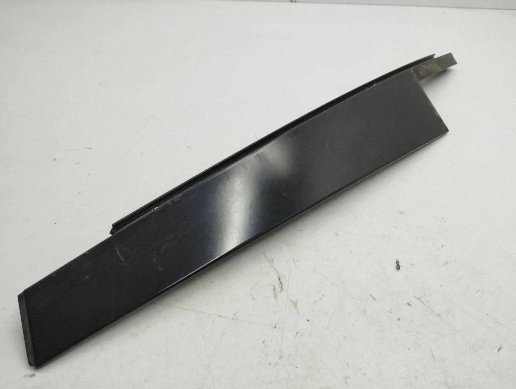 Front door glass trim molding – right