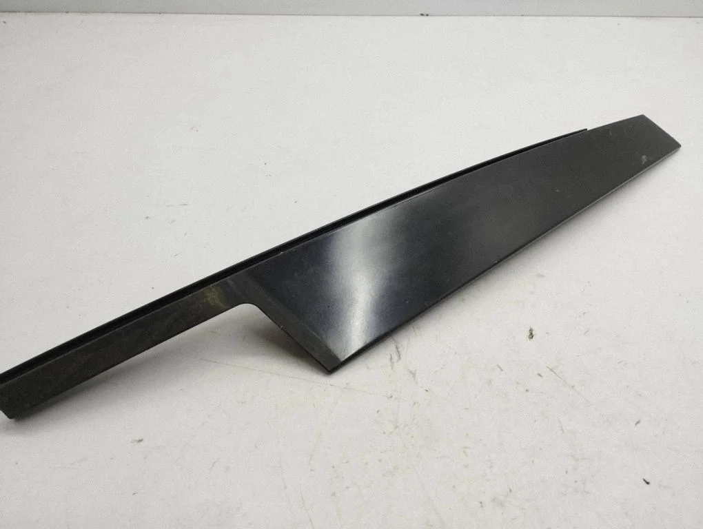 Front door glass trim molding – left