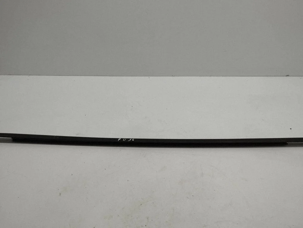 Front door glass trim molding – right
