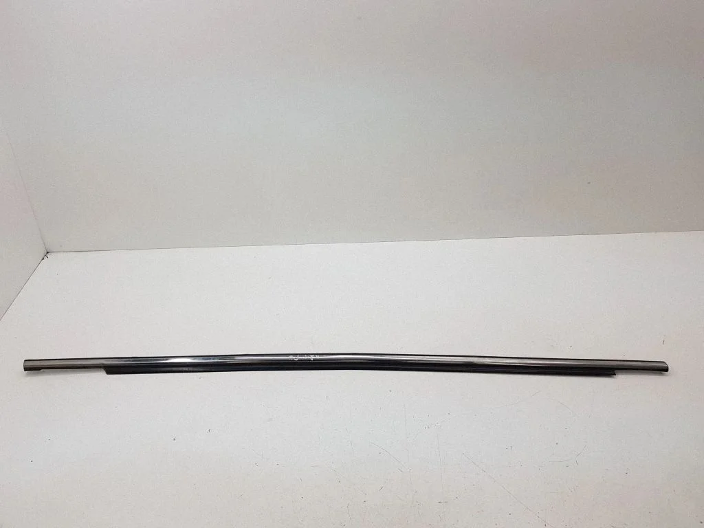 Front door glass trim molding – right