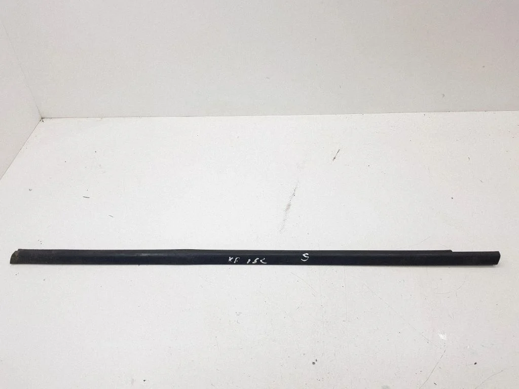 Front door glass trim molding – left