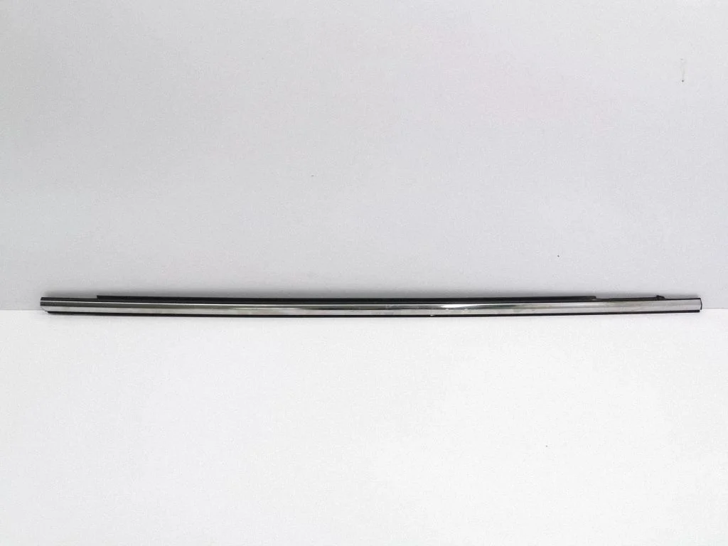 Front door glass trim molding – right