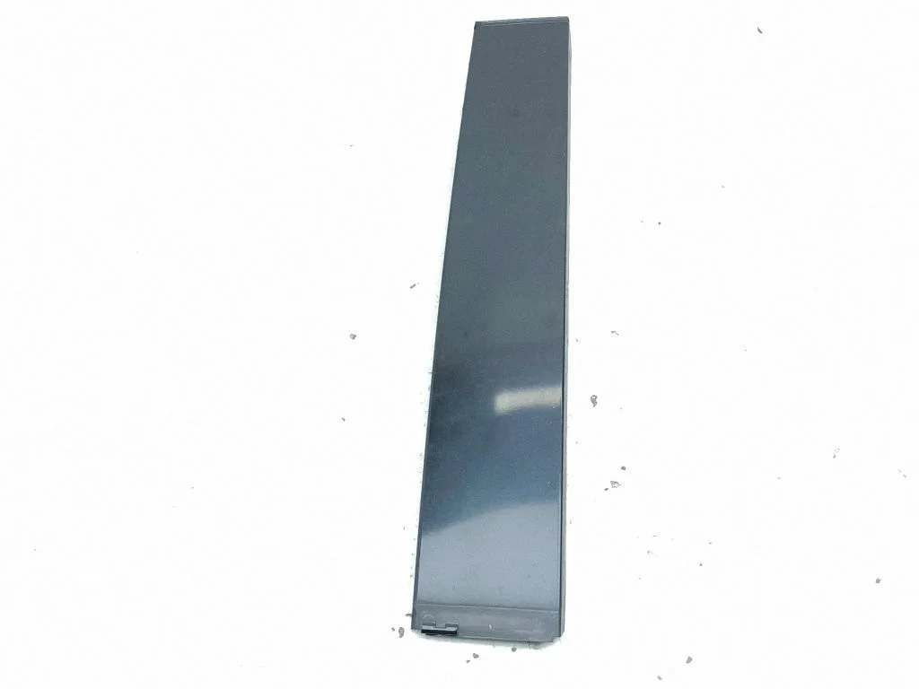 Front door glass trim molding – right