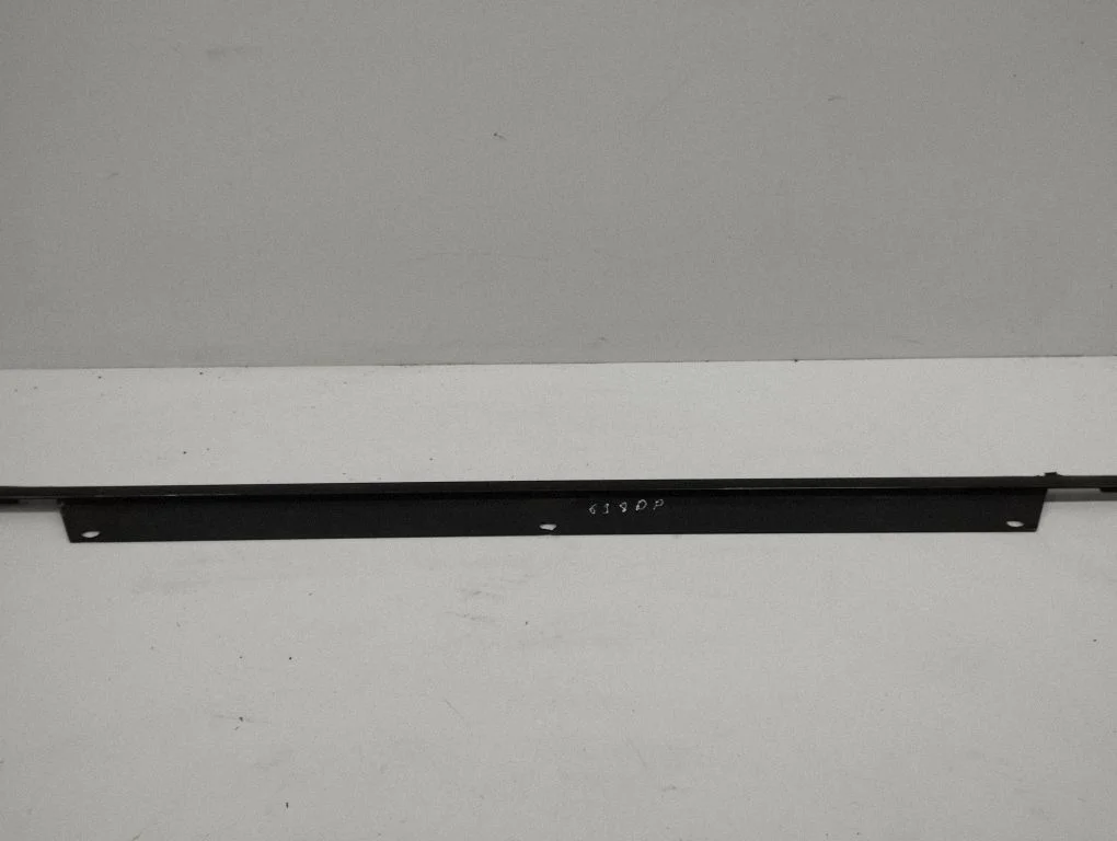 Front door glass trim molding 4L0853284