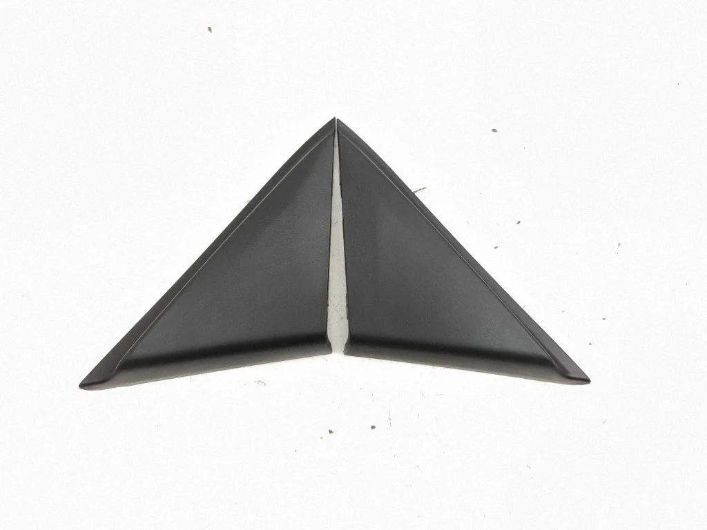 Front door glass trim molding 9823233280