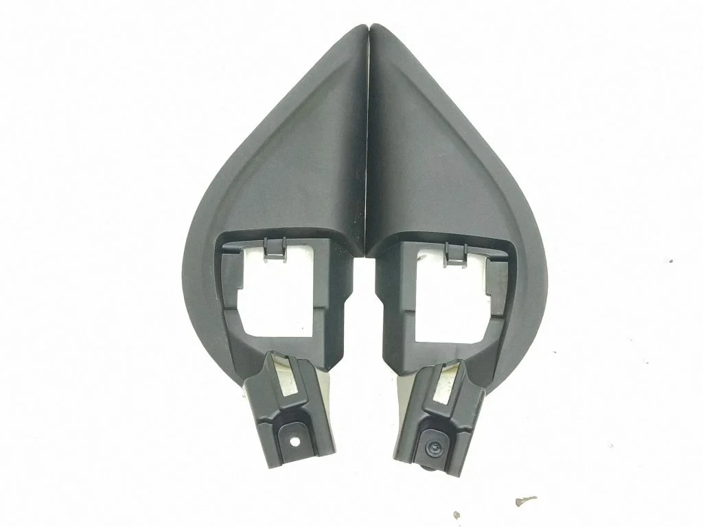Front door glass trim molding 96777452