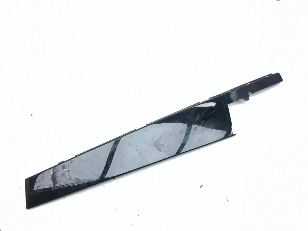 Listwa szyby drzwi przednich 5FF837902C