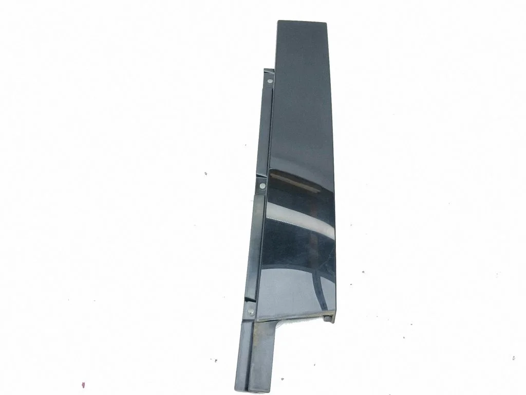 Front door glass trim molding A2477226300