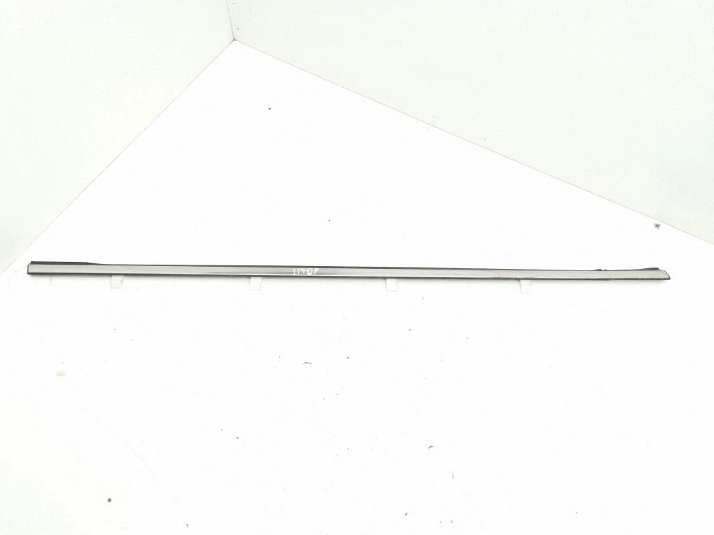 Front door glass trim molding – right