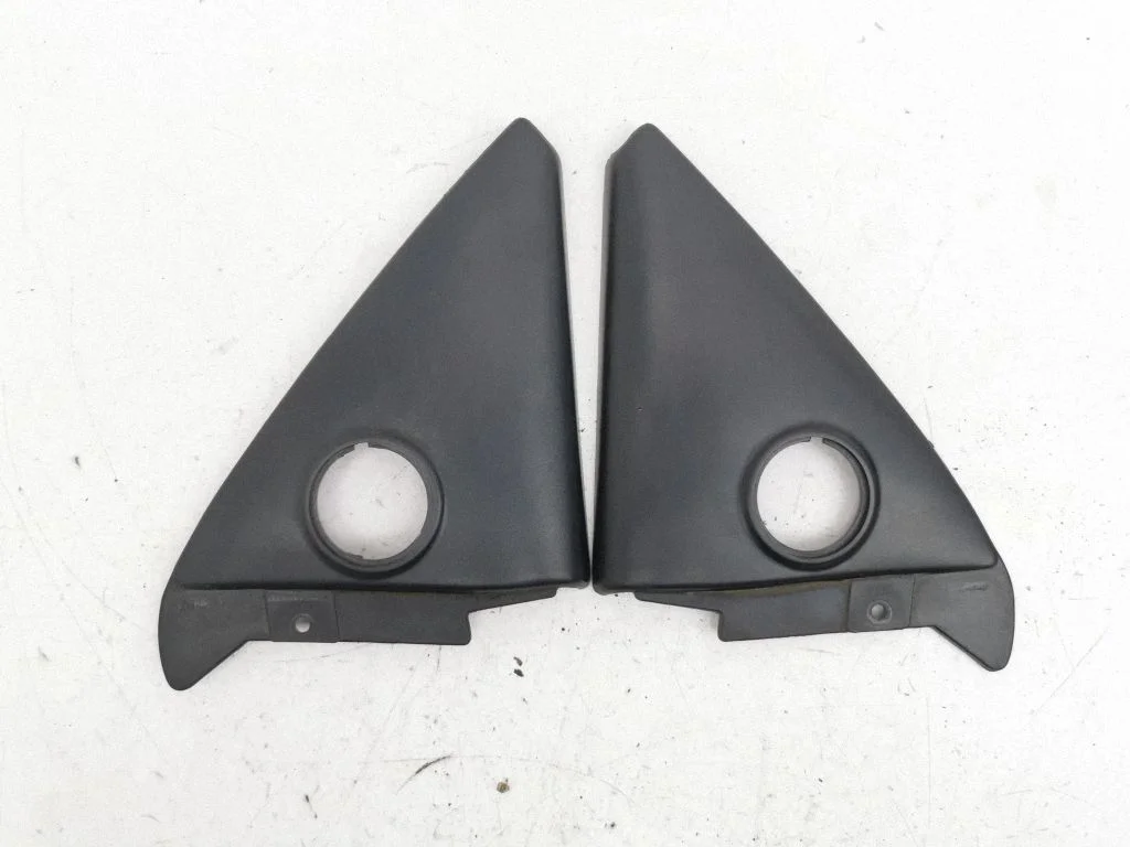 Front door glass trim molding 91ABA23408DD – Ford Orion (1991-1993)