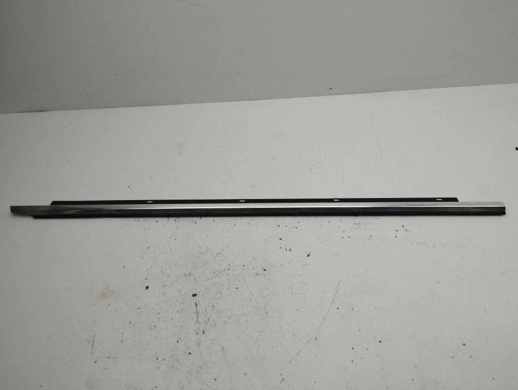Front door glass trim molding – right