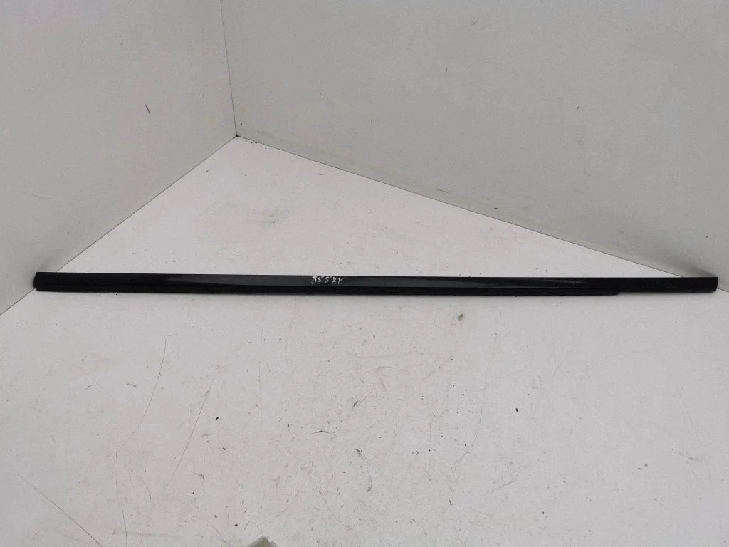 Listwa szyby drzwi przednich – Mercedes-Benz Klasa B W246 W242 (2011-2017)