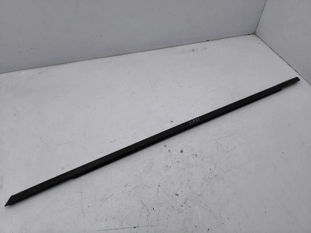 Front door glass trim molding – left